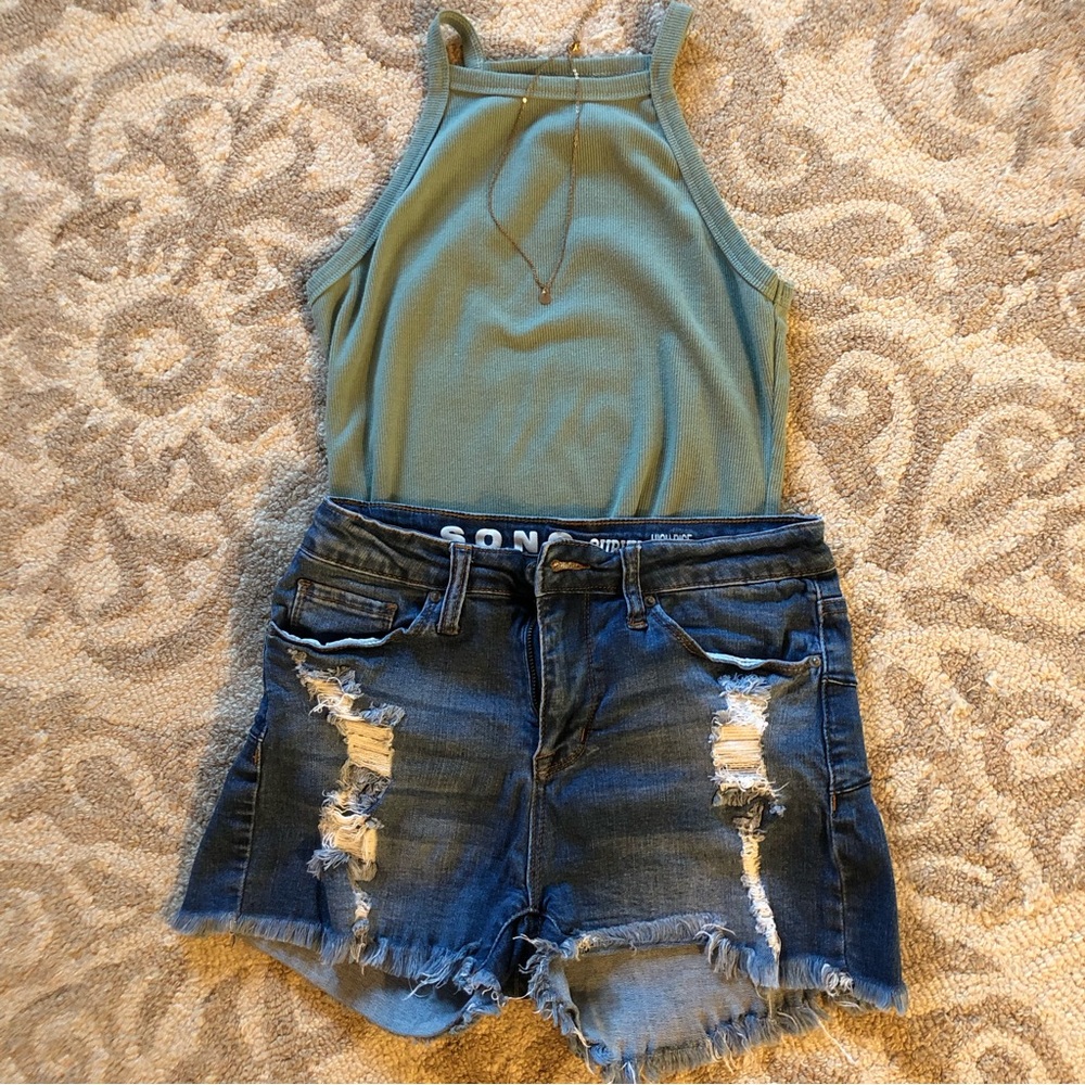S.O.N.G Curvy Highrise Shorts. Denim with lots of stretch.